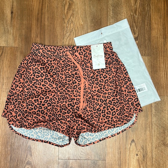 Buffbunny Flo Shorts v2 leopard - Picture 1 of 4